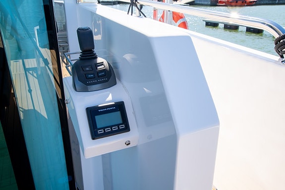 - NY - DELTA Powerboats 54 - IPS - 3 Kabiner - CARBON 25 of 30