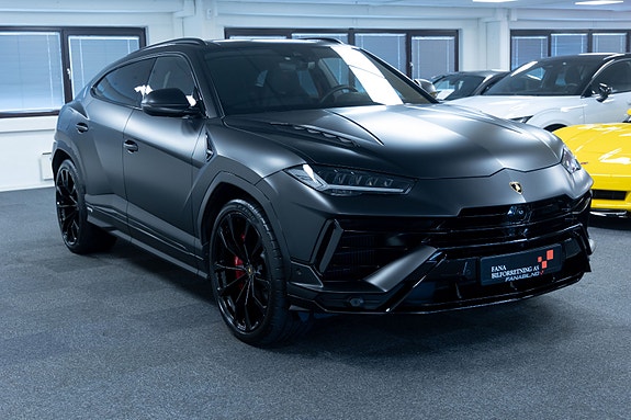 Lamborghini Urus 5 of 5