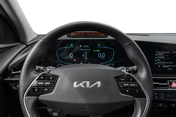 Multifunksjonsratt med oppvarming og digital hastighetsvisning.