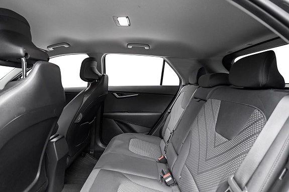 Bakseter med slitesterke tekstiler og gode plassforhold.