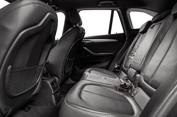 Premium skinninteriør med fokus på komfort og sportspreg.