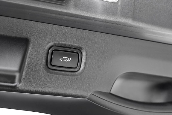 Enkel åpning av bagasjerom med lett tilgjengelig knapp.