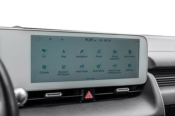 Intuitiv ber��ringsskjerm med omfattende app- og multimedia-ressurser.