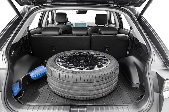 Romslig bagasjerom med god oppbevaringsplass og praktisk tilkomst.