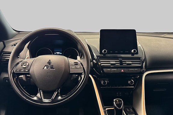 Moderne infotainmentsystem med Apple CarPlay og Bluetooth-tilkobling.