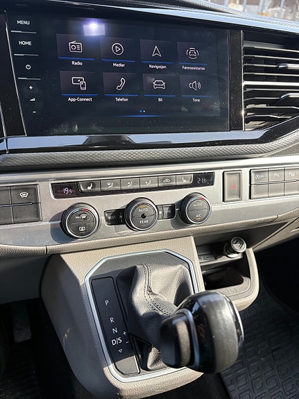 Volkswagen Caravelle 4 of 5