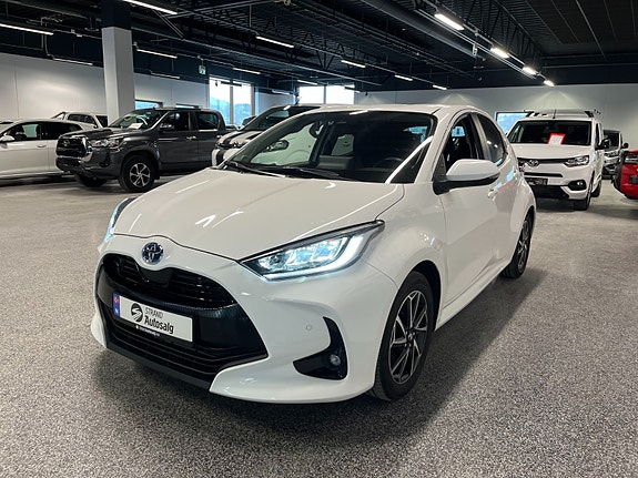 Toyota Yaris 3 of 5