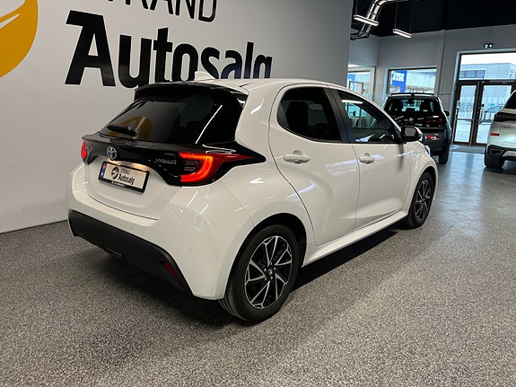 Toyota Yaris 4 of 5