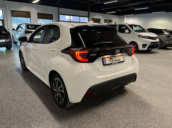 Toyota Yaris 5 of 5