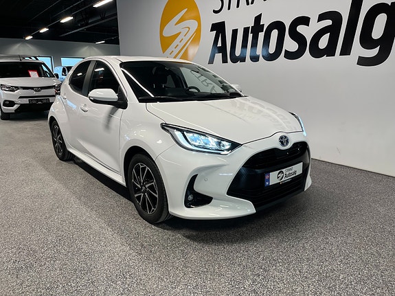 Toyota Yaris 2 of 5