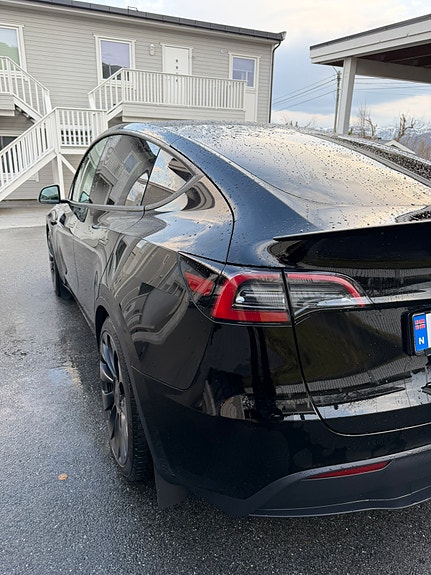 Tesla Model Y 5 of 5