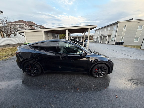 Tesla Model Y 2 of 5