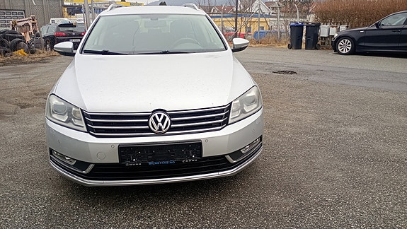 Volkswagen Passat 2 of 5