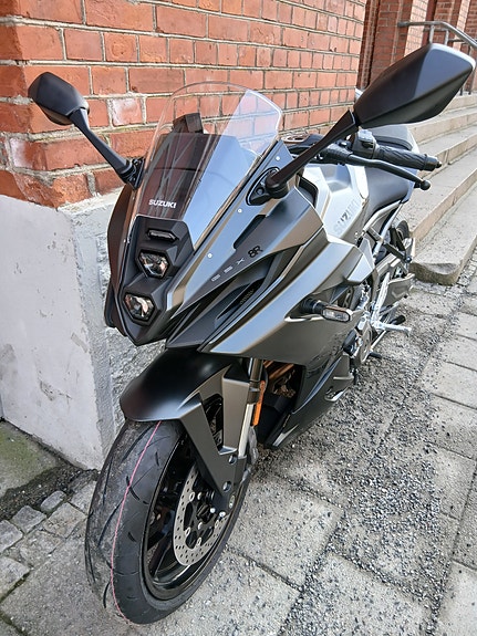 Suzuki GSX-8R 5 of 5