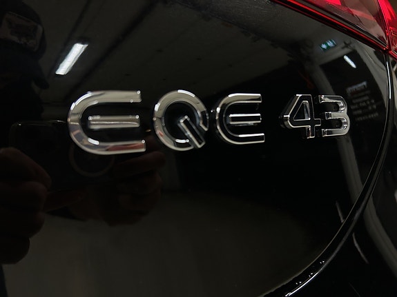 Mercedes-Benz EQE43 11 of 30