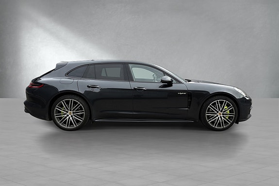 Porsche Panamera 4 of 5