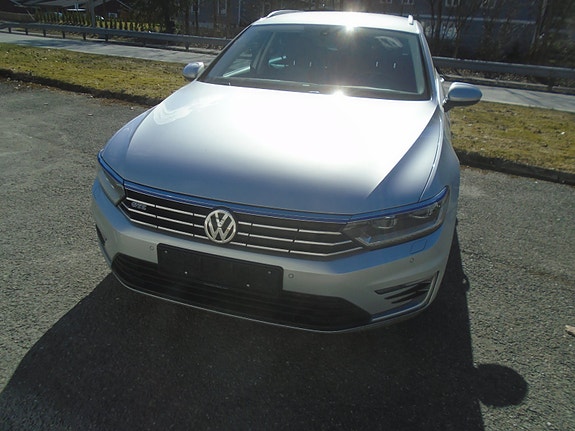 Volkswagen Passat 2 of 5