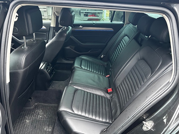 Volkswagen Passat 11 of 30