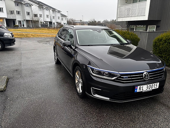 Volkswagen Passat 5 of 30
