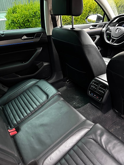 Volkswagen Passat 13 of 30