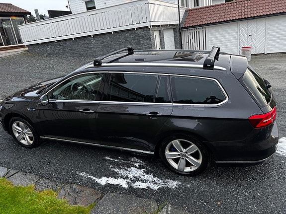 Volkswagen Passat 4 of 30