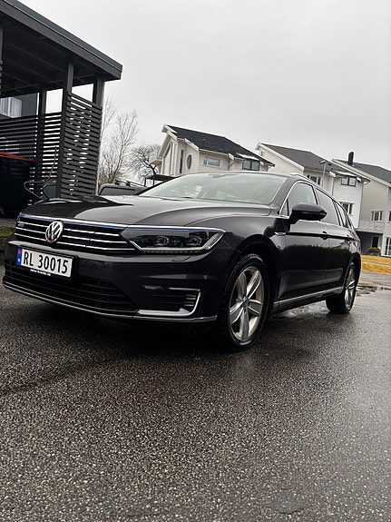 Volkswagen Passat 6 of 30