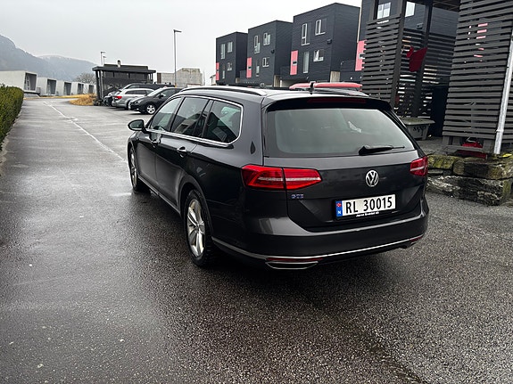 Volkswagen Passat 8 of 30