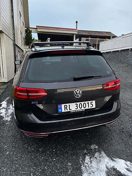 Volkswagen Passat 2 of 30
