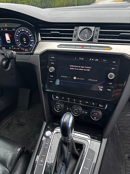 Volkswagen Passat 12 of 30