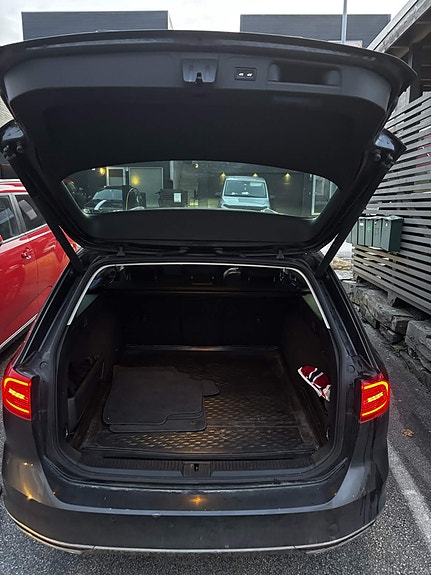 Volkswagen Passat 16 of 30