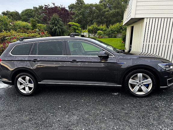 Volkswagen Passat 3 of 30
