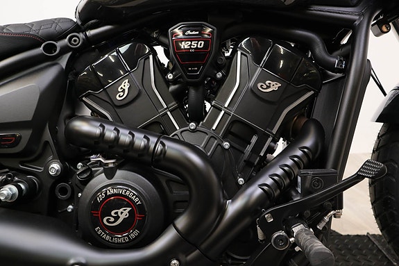 INDIAN Scout Bobber 4 of 5