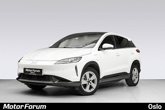 Skarpt design med LED-lys og nøkkelløs start for enkelhet.