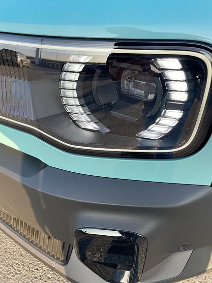 Renault 4 E-Tech 6 of 17