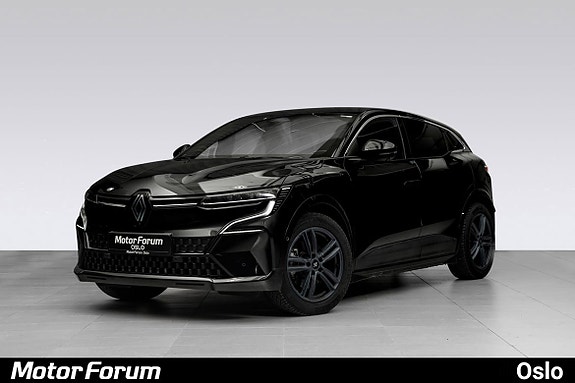 Elegant front med moderne LED-lys og distinkt sort grilldesign.