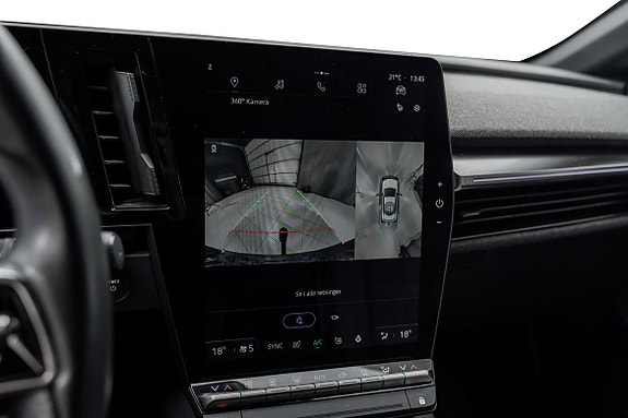 Bakkamera med parkeringslinjer for enkel og sikker parkering.