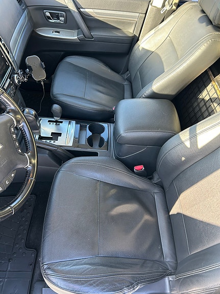 Mitsubishi Pajero 8 of 11
