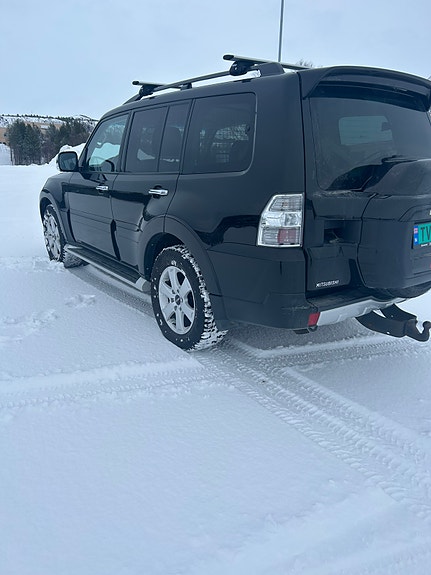 Mitsubishi Pajero 4 of 11