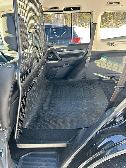 Mitsubishi Pajero 10 of 11