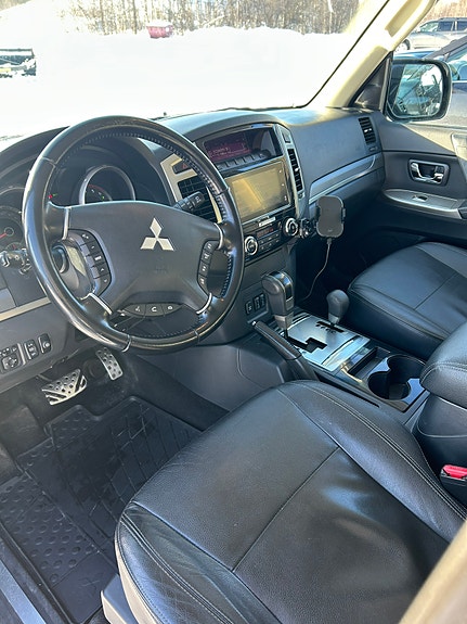 Mitsubishi Pajero 5 of 11