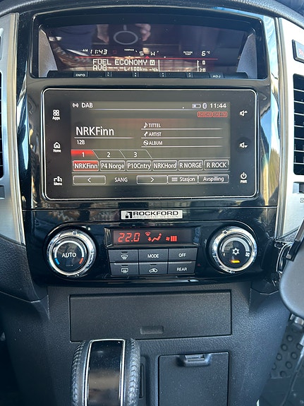 Mitsubishi Pajero 7 of 11