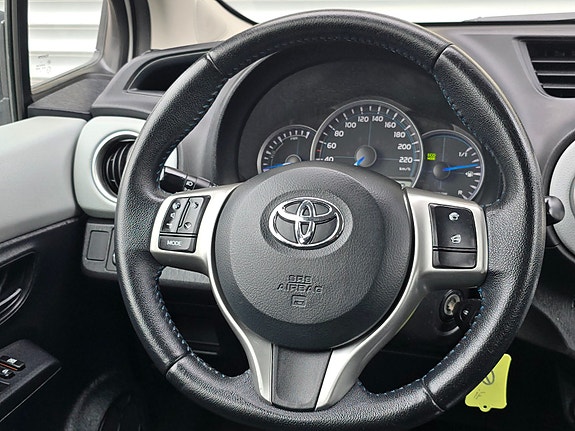 Toyota Yaris 15 of 26