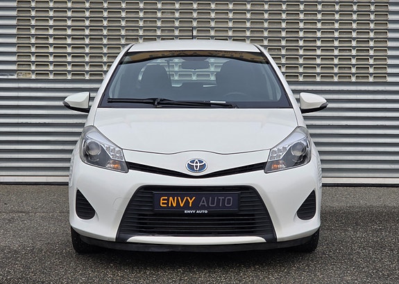 Toyota Yaris 5 of 26