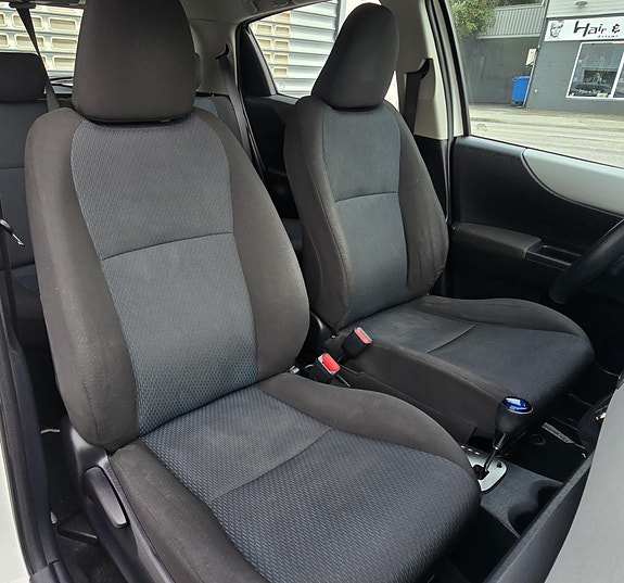 Toyota Yaris 12 of 26