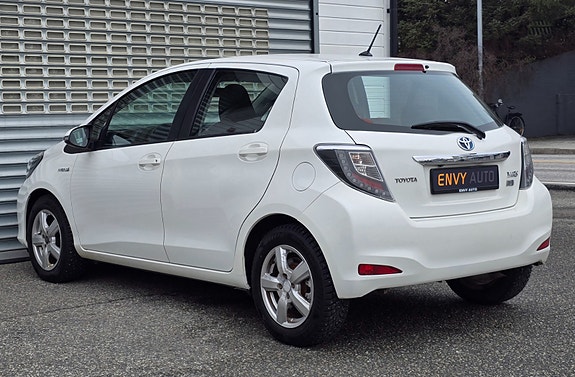 Toyota Yaris 8 of 26