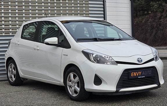 Toyota Yaris 4 of 26