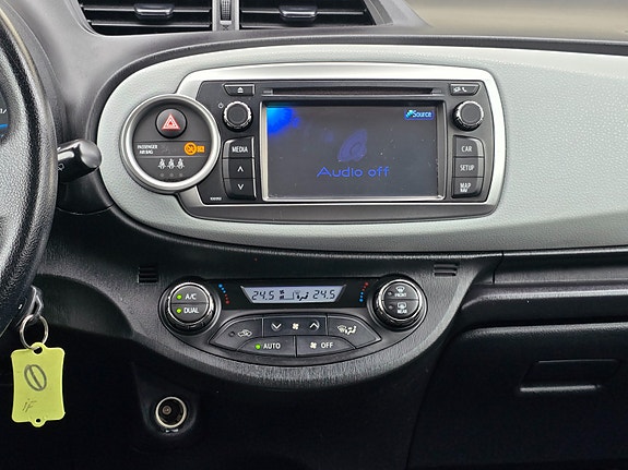 Toyota Yaris 21 of 26