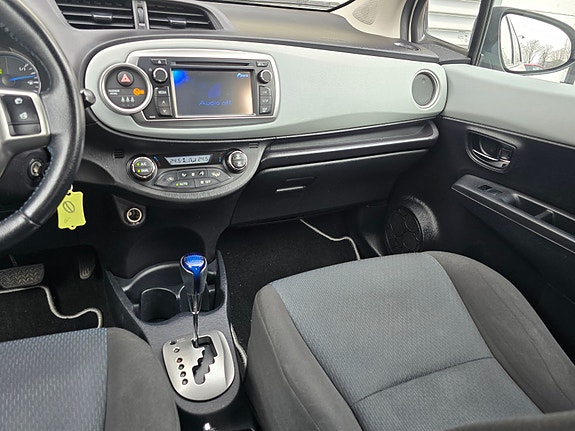 Toyota Yaris 19 of 26