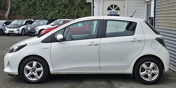 Toyota Yaris 7 of 26