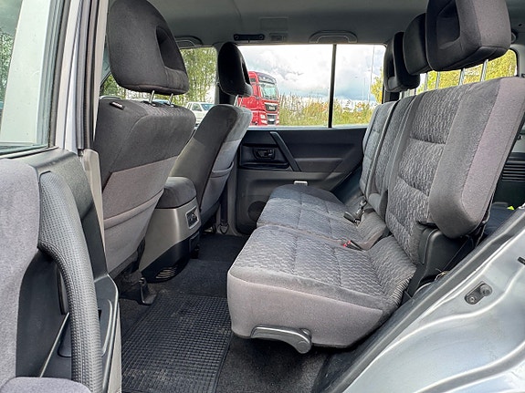 Mitsubishi Pajero 10 of 30